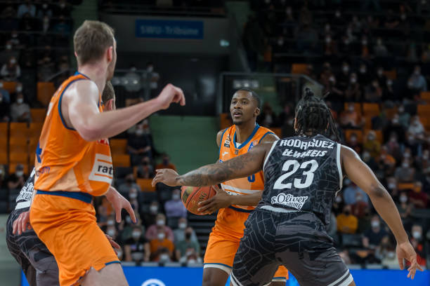 在紧张的比 在紧张的比